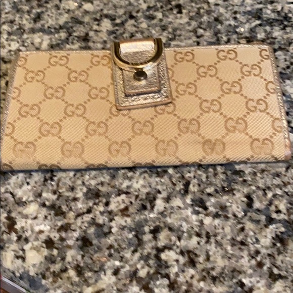 Gucci Handbags - Gucci Wallet